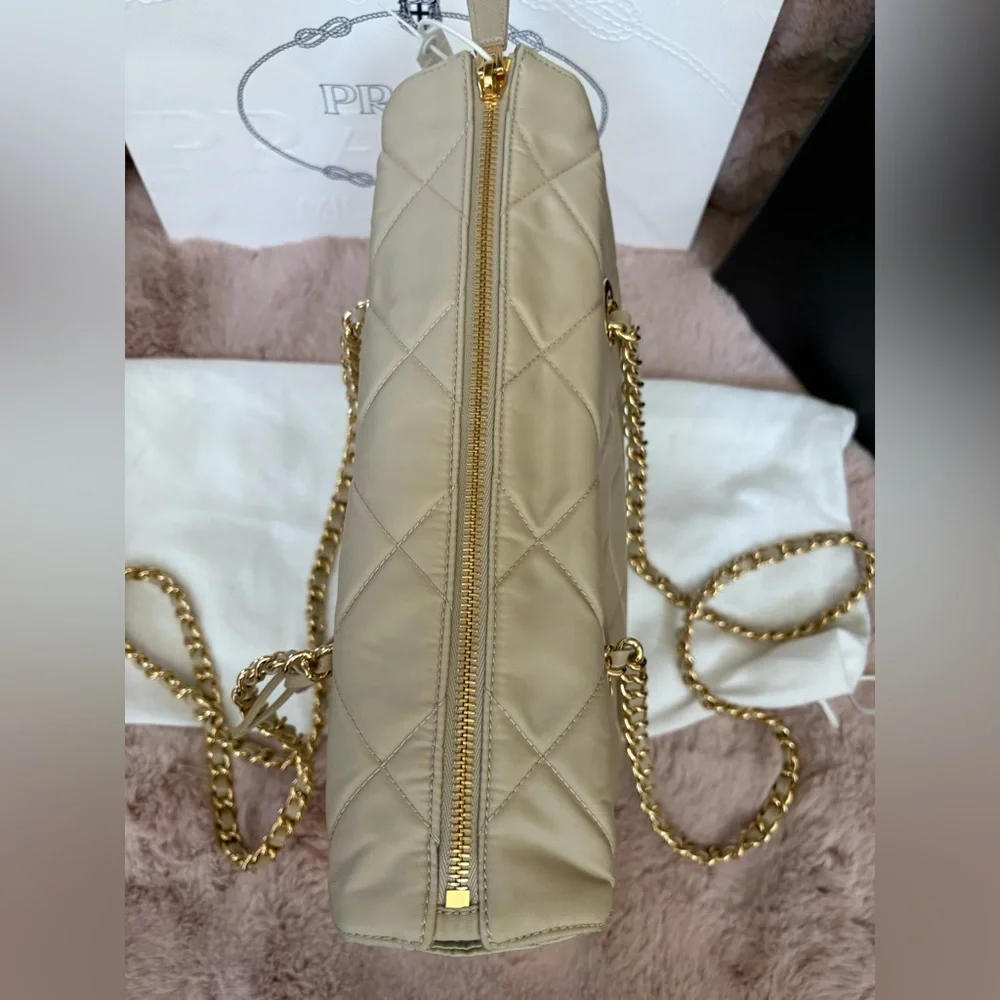 Prada Cream Quilted shoulder Bag with Gold Chain - Picture 6 of 13